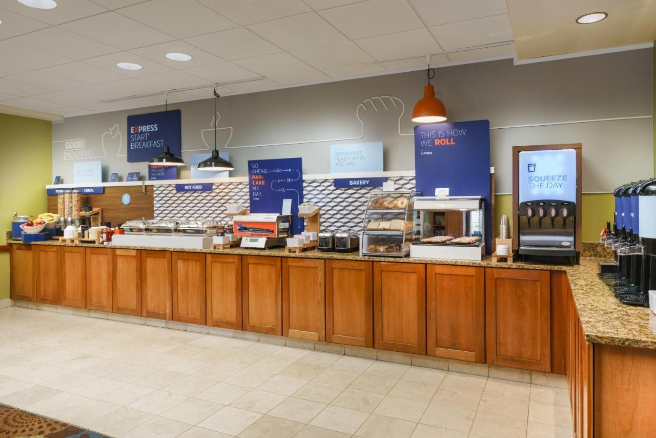 Holiday Inn Express Boston Brockton By Ihg Esterno foto